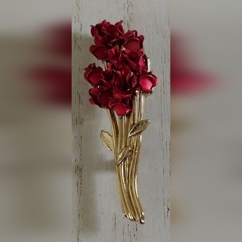 VTG Signed DM 97 Bouquet Dozen Long Stem Red Roses Flower Pin Brooch Jewelry